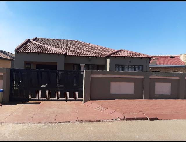 3 BEDROOM HOUSE FOR SALE IN THOKOZA EXT 2